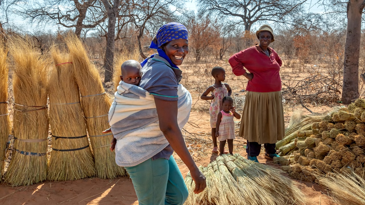 African women with children