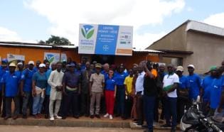 Photo de famille devant le centre BLF de Boundiali