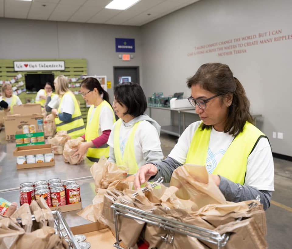 Team Bayer volunteering at a food pantry